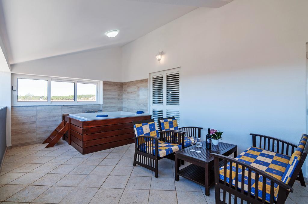 Apartment Tony With Private Pool Sukosan Luaran gambar